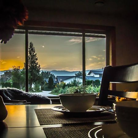 All Seasons Bed & Breakfast Bed and Breakfast Kelowna Buitenkant foto