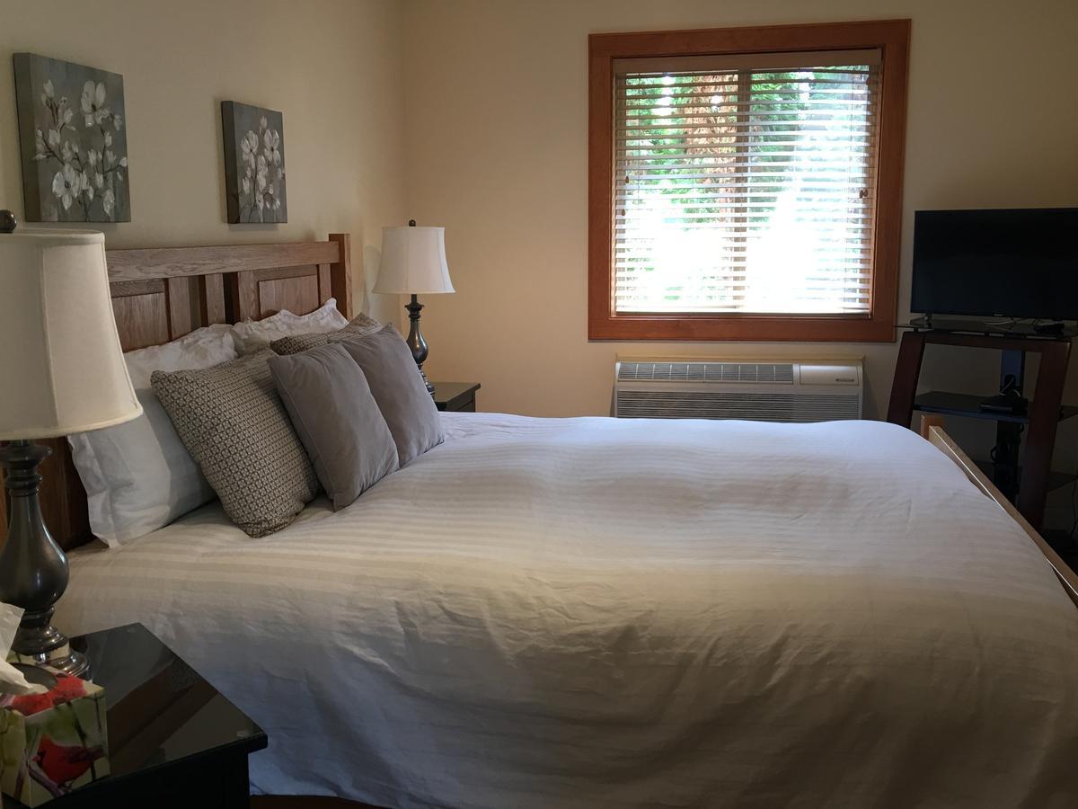 All Seasons Bed & Breakfast Bed and Breakfast Kelowna Buitenkant foto